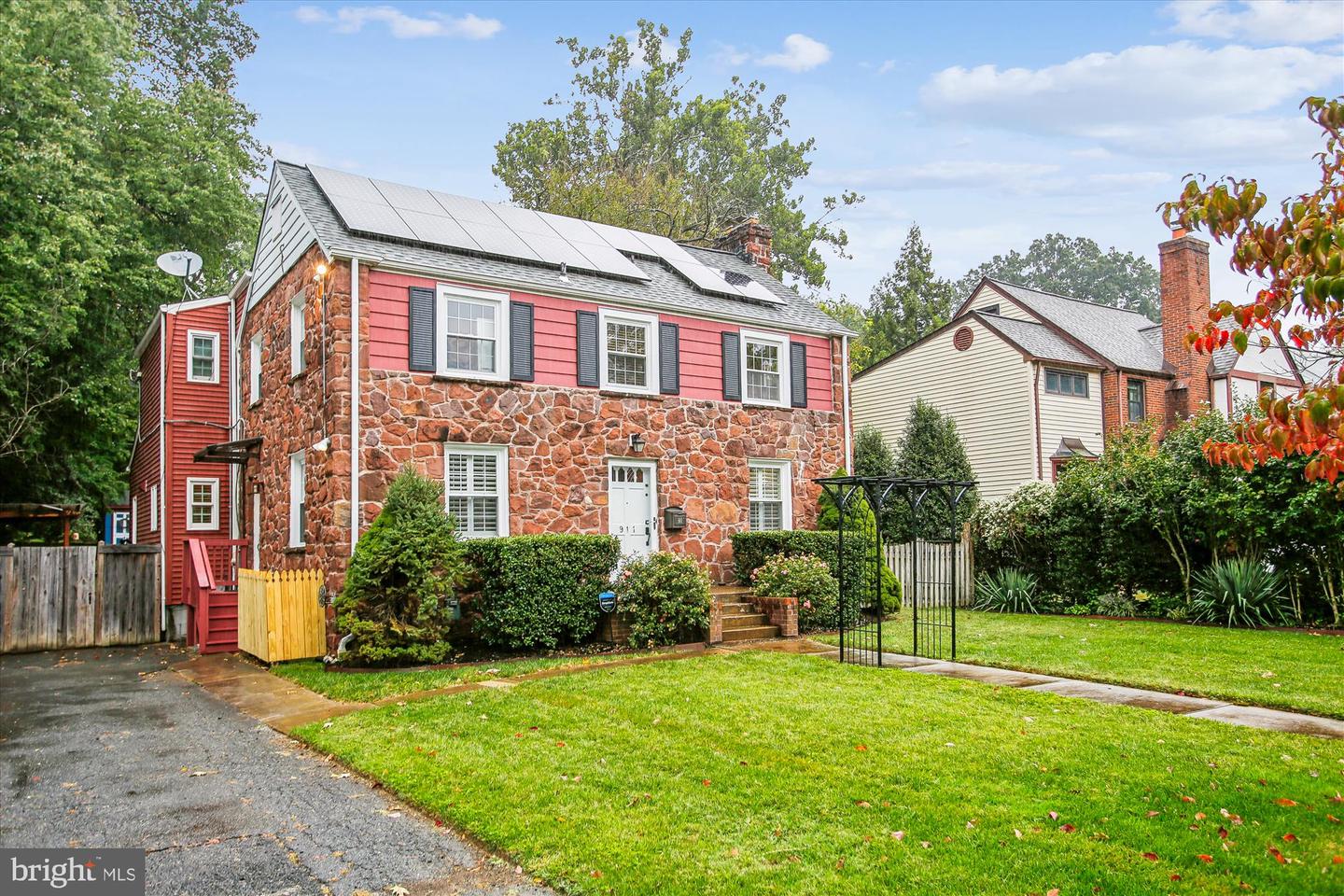 911 HILLWOOD AVE, FALLS CHURCH, Virginia 22042, 5 Bedrooms Bedrooms, ,2 BathroomsBathrooms,Residential,For sale,911 HILLWOOD AVE,VAFA2003334 MLS # VAFA2003334