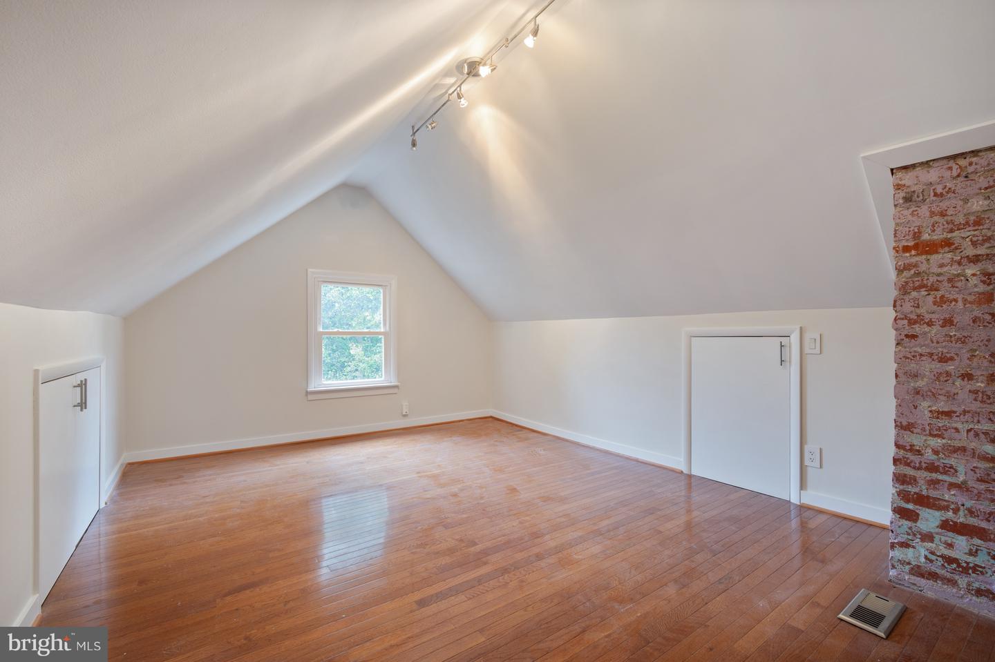 6017 PARK PL, ALEXANDRIA, Virginia 22303, 3 Bedrooms Bedrooms, ,1 BathroomBathrooms,Residential,For sale,6017 PARK PL,VAFX2241552 MLS # VAFX2241552