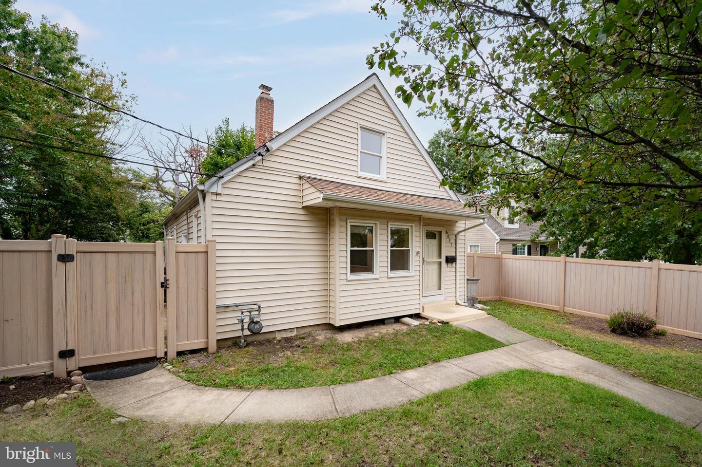 6017 PARK PL, ALEXANDRIA, Virginia 22303, 3 Bedrooms Bedrooms, ,1 BathroomBathrooms,Residential,For sale,6017 PARK PL,VAFX2241552 MLS # VAFX2241552