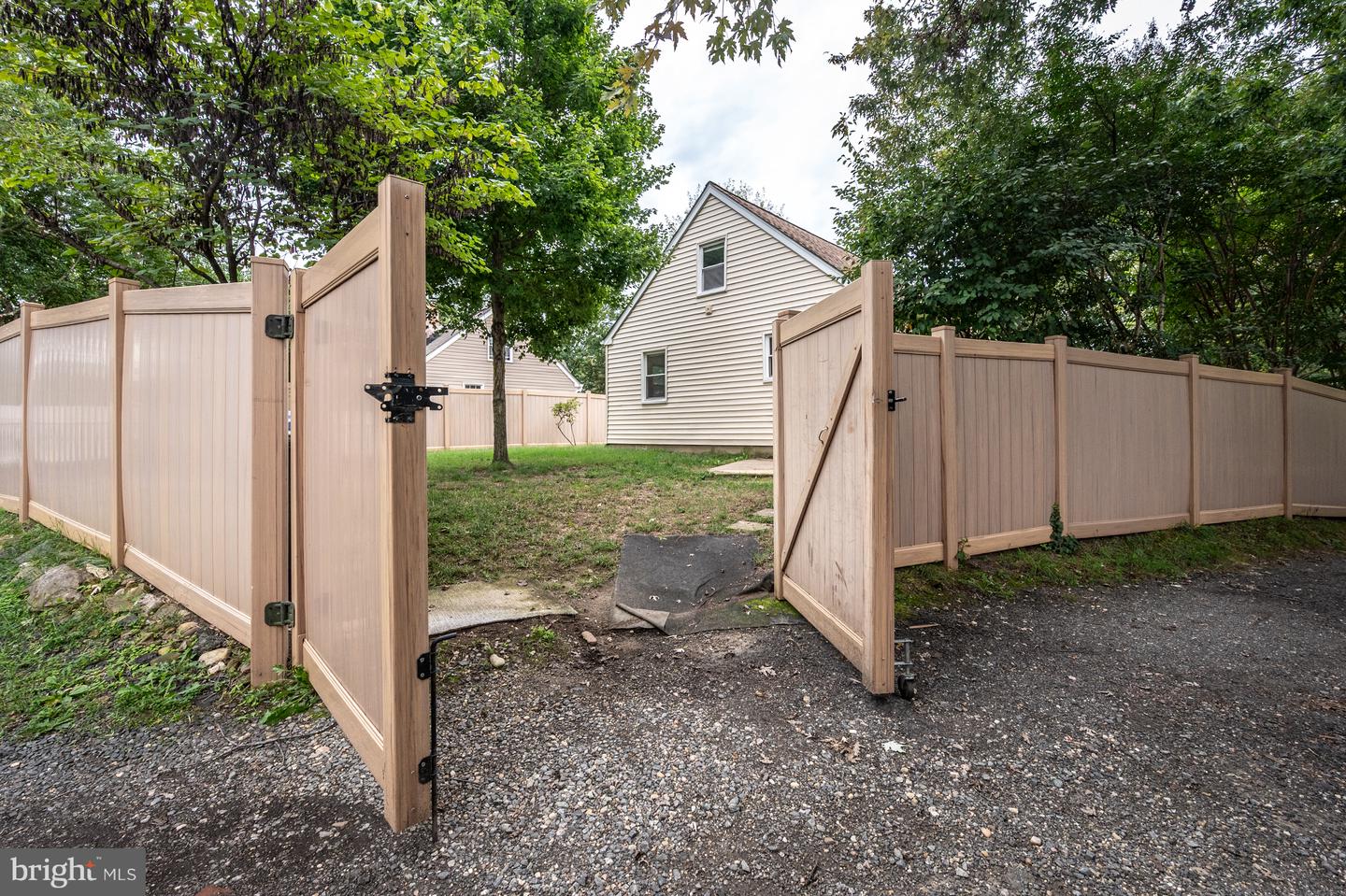 6017 PARK PL, ALEXANDRIA, Virginia 22303, 3 Bedrooms Bedrooms, ,1 BathroomBathrooms,Residential,For sale,6017 PARK PL,VAFX2241552 MLS # VAFX2241552