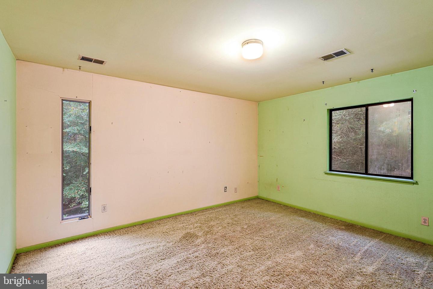 10400 HAMPTON RD, FAIRFAX STATION, Virginia 22039, 6 Bedrooms Bedrooms, ,3 BathroomsBathrooms,Residential,For sale,10400 HAMPTON RD,VAFX2249798 MLS # VAFX2249798
