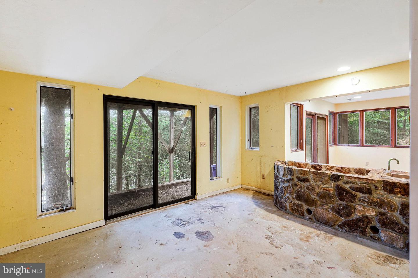 10400 HAMPTON RD, FAIRFAX STATION, Virginia 22039, 6 Bedrooms Bedrooms, ,3 BathroomsBathrooms,Residential,For sale,10400 HAMPTON RD,VAFX2249798 MLS # VAFX2249798