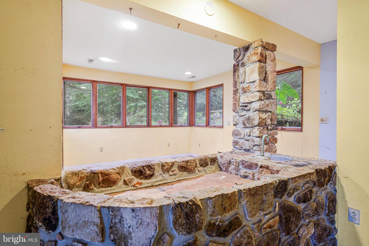 10400 HAMPTON RD, FAIRFAX STATION, Virginia 22039, 6 Bedrooms Bedrooms, ,3 BathroomsBathrooms,Residential,For sale,10400 HAMPTON RD,VAFX2249798 MLS # VAFX2249798
