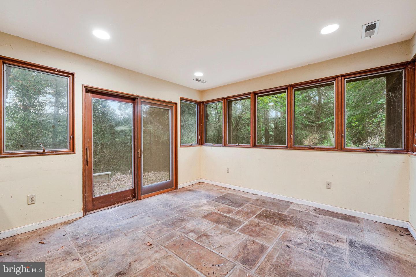 10400 HAMPTON RD, FAIRFAX STATION, Virginia 22039, 6 Bedrooms Bedrooms, ,3 BathroomsBathrooms,Residential,For sale,10400 HAMPTON RD,VAFX2249798 MLS # VAFX2249798