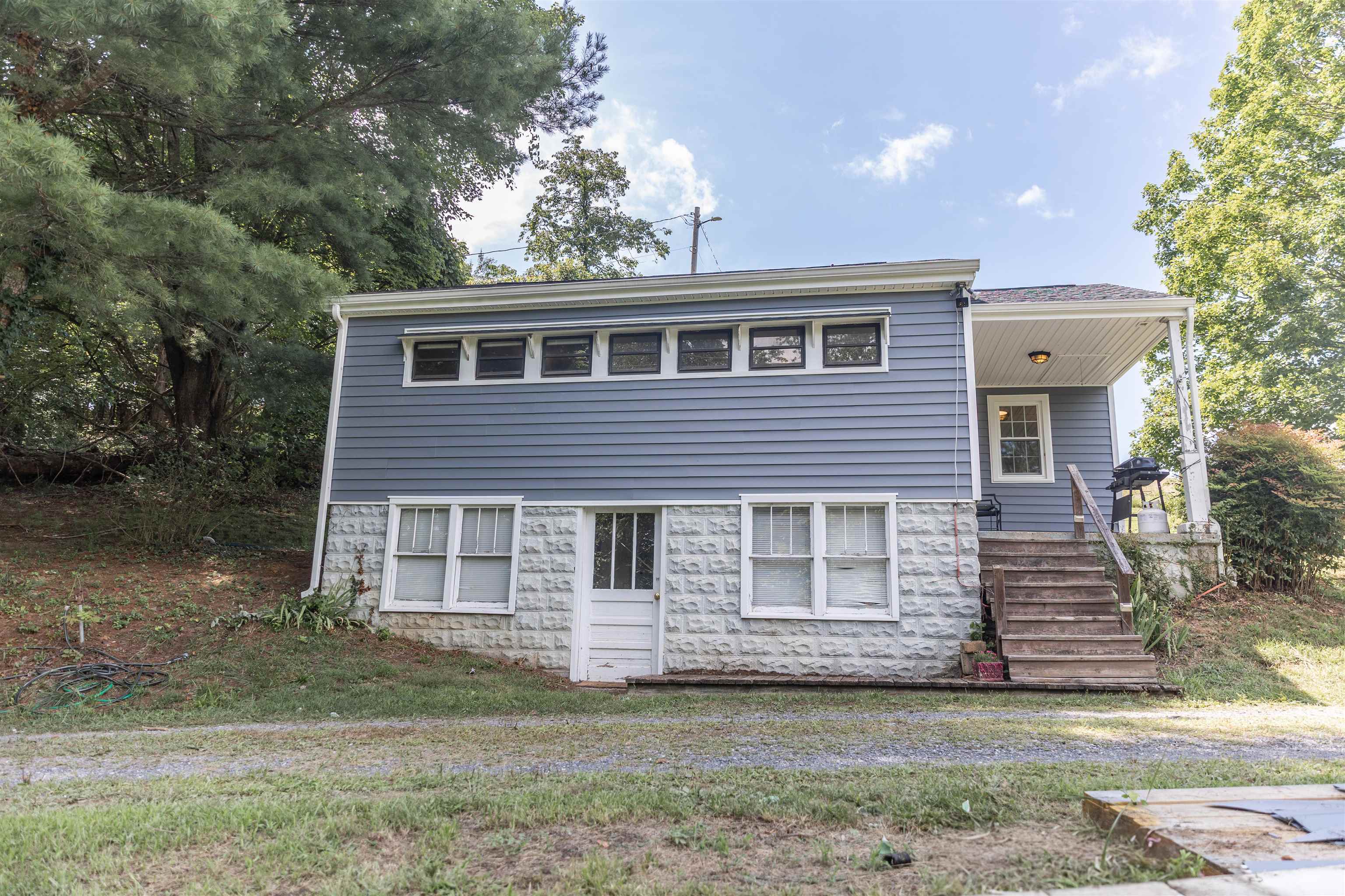 1202 S LEE HIGHWAY ACCESS RD, LEXINGTON, Virginia 24450, 2 Bedrooms Bedrooms, ,1 BathroomBathrooms,Residential,1202 S LEE HIGHWAY ACCESS RD,667544 MLS # 667544