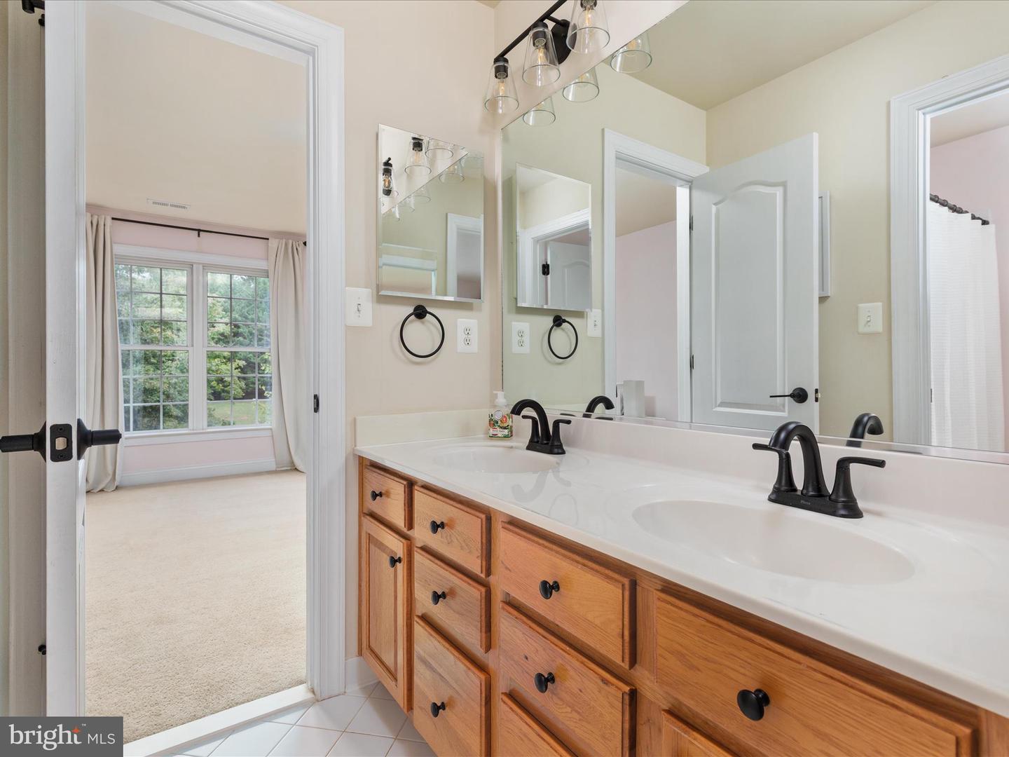 6904 EMMA CT, WARRENTON, Virginia 20187, 5 Bedrooms Bedrooms, ,4 BathroomsBathrooms,Residential,For sale,6904 EMMA CT,VAFQ2017864 MLS # VAFQ2017864