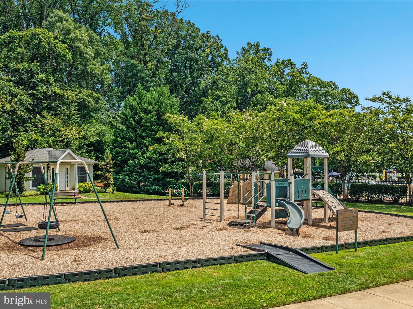 6904 EMMA CT, WARRENTON, Virginia 20187, 5 Bedrooms Bedrooms, ,4 BathroomsBathrooms,Residential,For sale,6904 EMMA CT,VAFQ2017864 MLS # VAFQ2017864