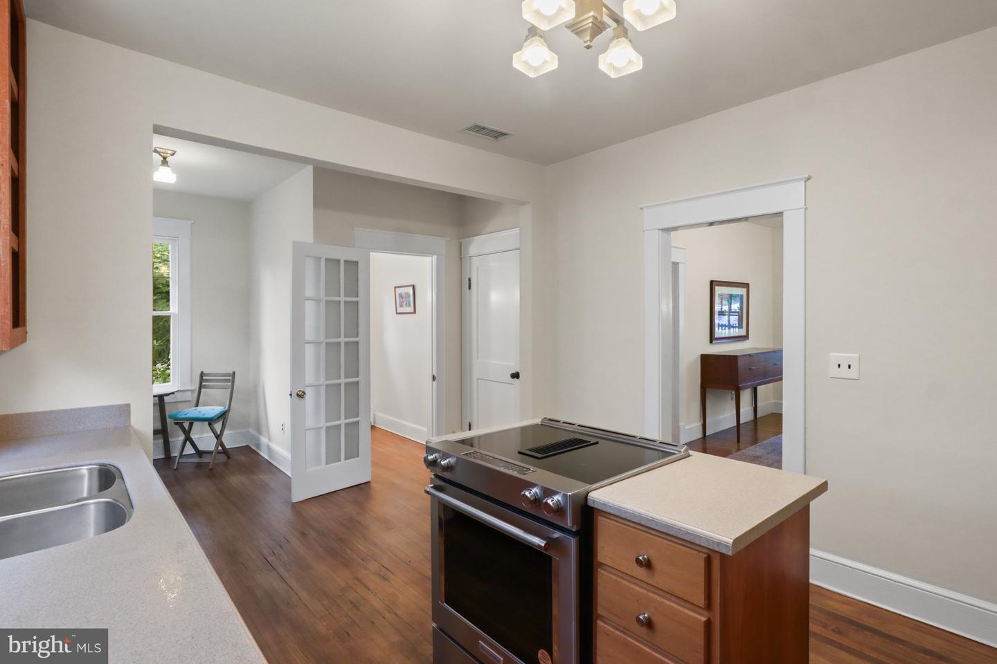 2308 N LEXINGTON ST, ARLINGTON, Virginia 22205, 3 Bedrooms Bedrooms, 5 Rooms Rooms,1 BathroomBathrooms,Residential,For sale,2308 N LEXINGTON ST,VAAR2062086 MLS # VAAR2062086