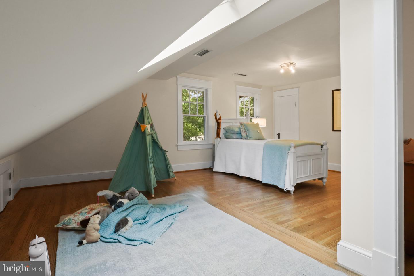 2308 N LEXINGTON ST, ARLINGTON, Virginia 22205, 3 Bedrooms Bedrooms, 5 Rooms Rooms,1 BathroomBathrooms,Residential,For sale,2308 N LEXINGTON ST,VAAR2062086 MLS # VAAR2062086