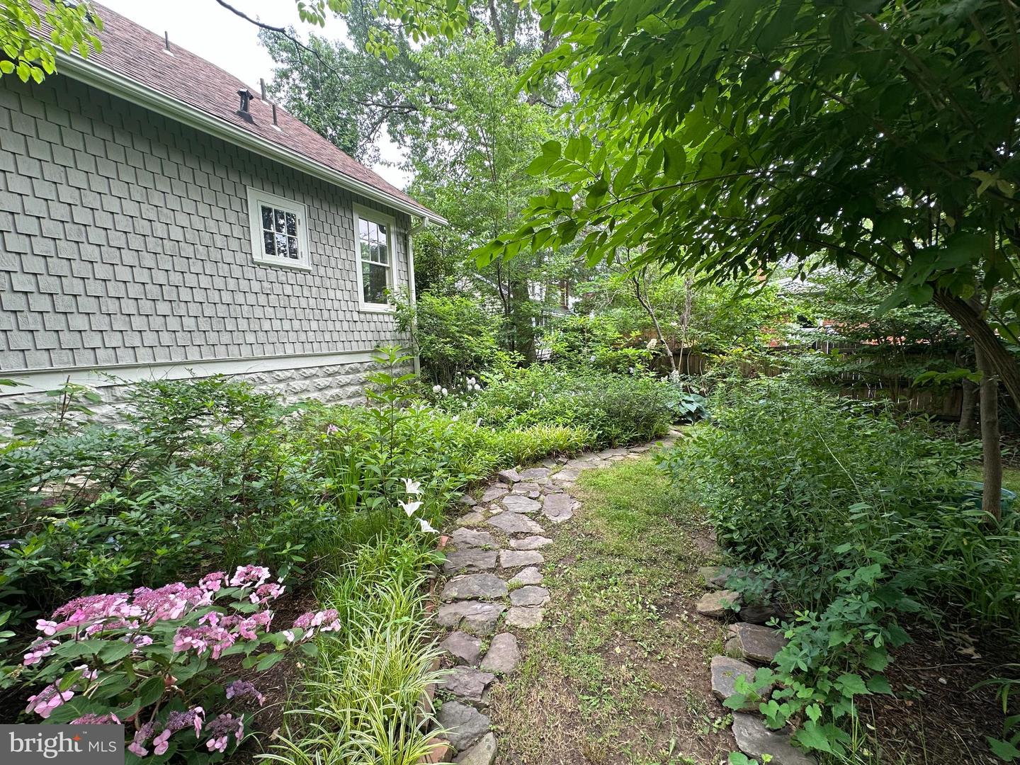 2308 N LEXINGTON ST, ARLINGTON, Virginia 22205, 3 Bedrooms Bedrooms, 5 Rooms Rooms,1 BathroomBathrooms,Residential,For sale,2308 N LEXINGTON ST,VAAR2062086 MLS # VAAR2062086