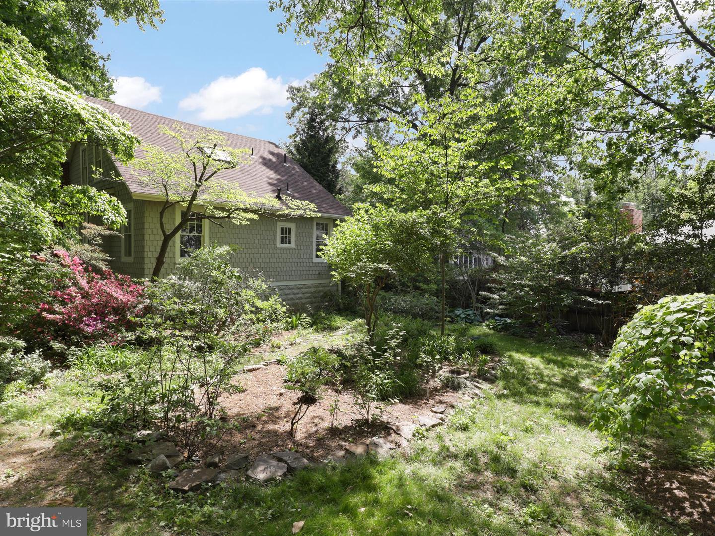 2308 N LEXINGTON ST, ARLINGTON, Virginia 22205, 3 Bedrooms Bedrooms, 5 Rooms Rooms,1 BathroomBathrooms,Residential,For sale,2308 N LEXINGTON ST,VAAR2062086 MLS # VAAR2062086