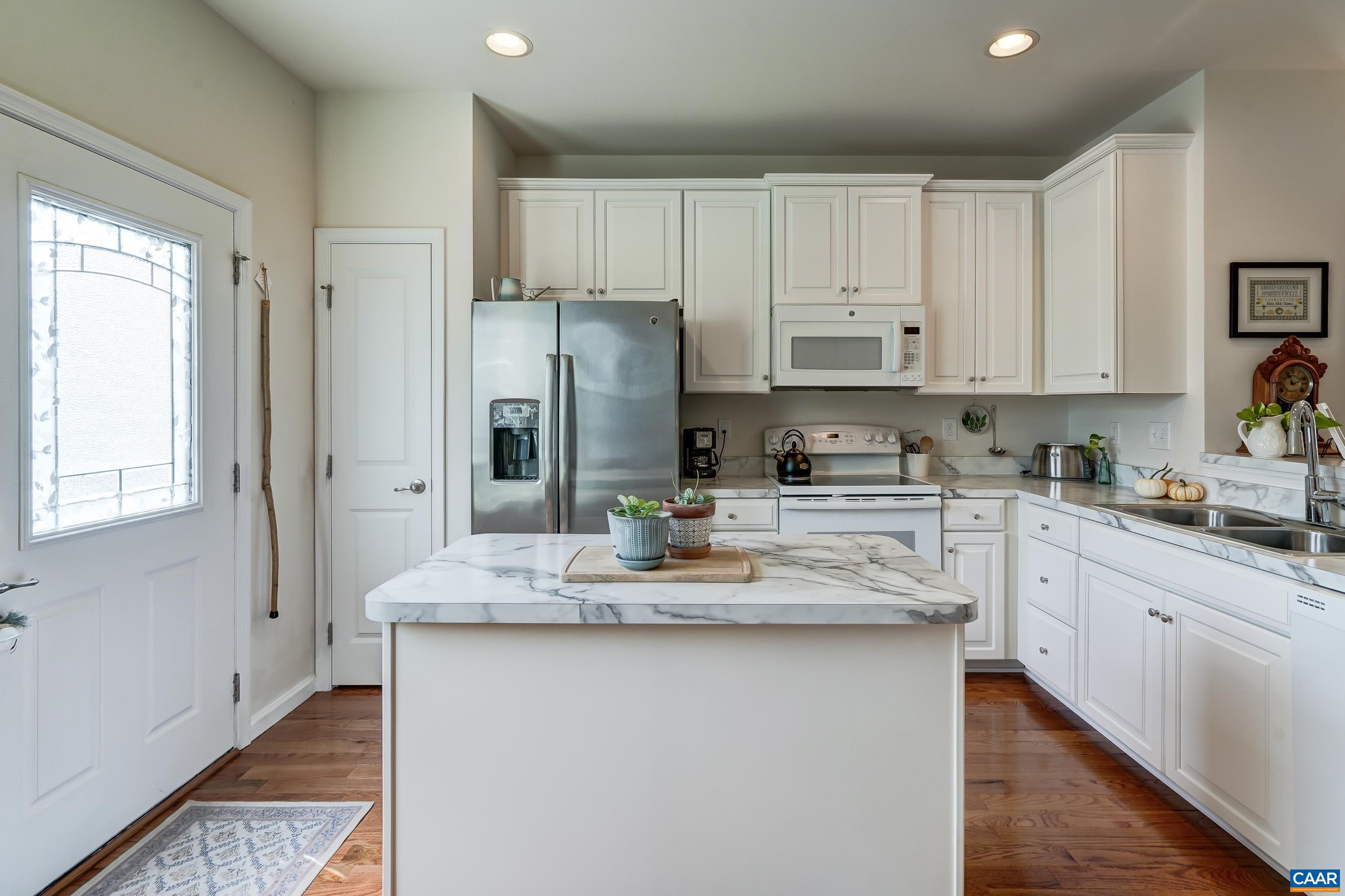 Practical kitchen.