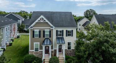 Charming duplex home in picket fence community of Wickham pond!