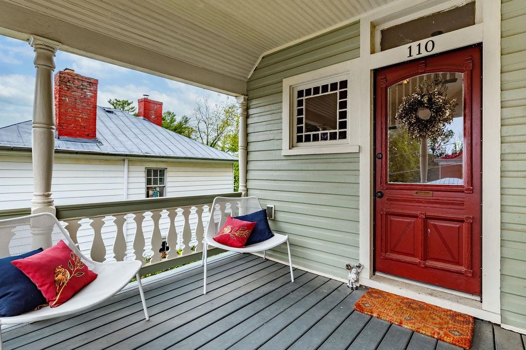 110 N JEFFERSON ST, STAUNTON, Virginia 24401, 3 Bedrooms Bedrooms, ,2 BathroomsBathrooms,Residential,110 N JEFFERSON ST,669628 MLS # 669628
