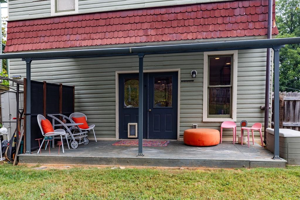 110 N JEFFERSON ST, STAUNTON, Virginia 24401, 3 Bedrooms Bedrooms, ,2 BathroomsBathrooms,Residential,110 N JEFFERSON ST,669628 MLS # 669628