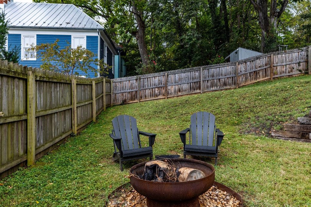 110 N JEFFERSON ST, STAUNTON, Virginia 24401, 3 Bedrooms Bedrooms, ,2 BathroomsBathrooms,Residential,110 N JEFFERSON ST,669628 MLS # 669628