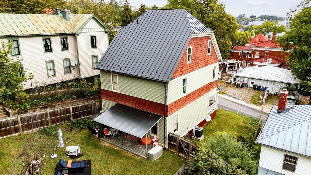 110 N JEFFERSON ST, STAUNTON, Virginia 24401, 3 Bedrooms Bedrooms, ,2 BathroomsBathrooms,Residential,110 N JEFFERSON ST,669628 MLS # 669628