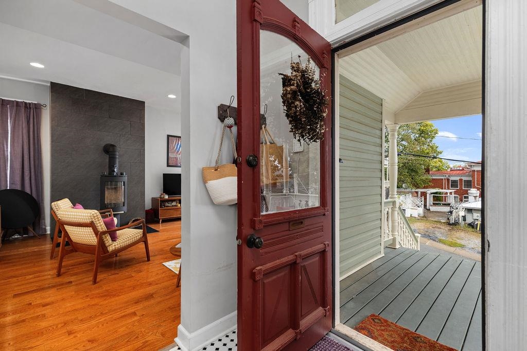 110 N JEFFERSON ST, STAUNTON, Virginia 24401, 3 Bedrooms Bedrooms, ,2 BathroomsBathrooms,Residential,110 N JEFFERSON ST,669628 MLS # 669628