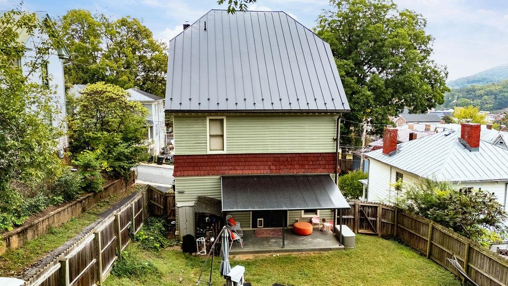 110 N JEFFERSON ST, STAUNTON, Virginia 24401, 3 Bedrooms Bedrooms, ,2 BathroomsBathrooms,Residential,110 N JEFFERSON ST,669628 MLS # 669628