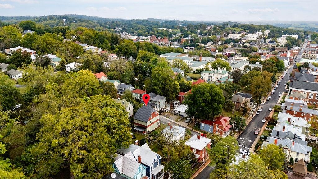 110 N JEFFERSON ST, STAUNTON, Virginia 24401, 3 Bedrooms Bedrooms, ,2 BathroomsBathrooms,Residential,110 N JEFFERSON ST,669628 MLS # 669628