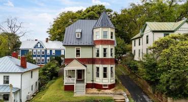 110 N JEFFERSON ST, STAUNTON, Virginia 24401, 3 Bedrooms Bedrooms, ,2 BathroomsBathrooms,Residential,110 N JEFFERSON ST,669628 MLS # 669628