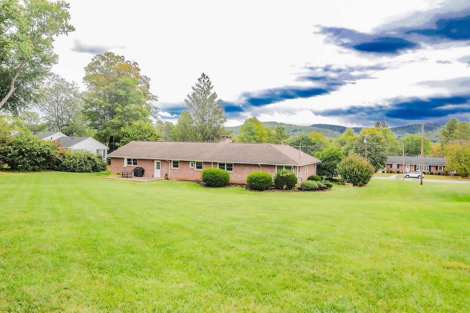 1525 TUCKAHOE RD, WAYNESBORO, Virginia 22980, 2 Bedrooms Bedrooms, ,2 BathroomsBathrooms,Residential,1525 TUCKAHOE RD,669629 MLS # 669629