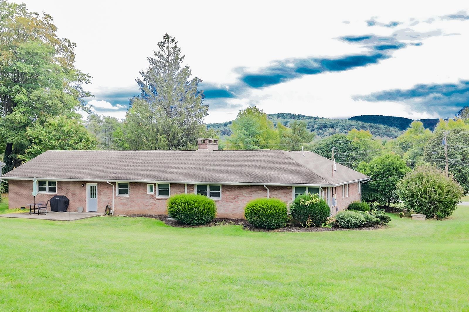 1525 TUCKAHOE RD, WAYNESBORO, Virginia 22980, 2 Bedrooms Bedrooms, ,2 BathroomsBathrooms,Residential,1525 TUCKAHOE RD,669629 MLS # 669629