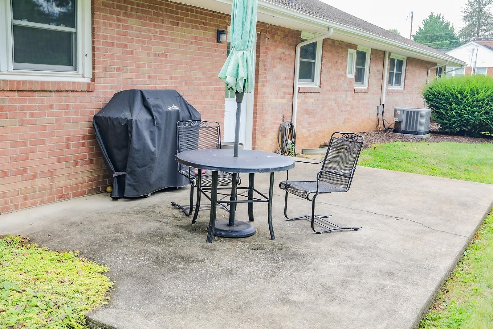 1525 TUCKAHOE RD, WAYNESBORO, Virginia 22980, 2 Bedrooms Bedrooms, ,2 BathroomsBathrooms,Residential,1525 TUCKAHOE RD,669629 MLS # 669629