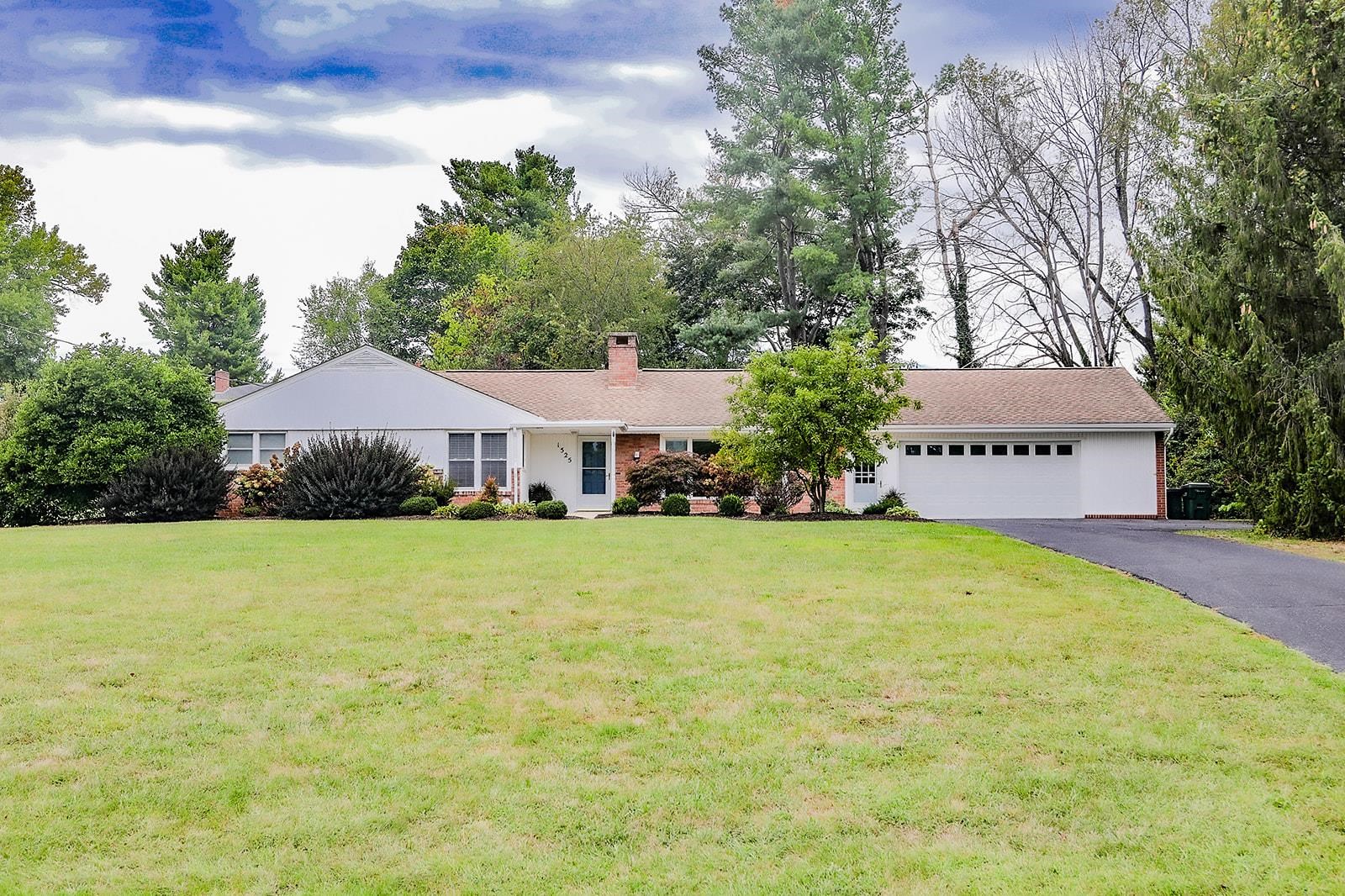 1525 TUCKAHOE RD, WAYNESBORO, Virginia 22980, 2 Bedrooms Bedrooms, ,2 BathroomsBathrooms,Residential,1525 TUCKAHOE RD,669629 MLS # 669629