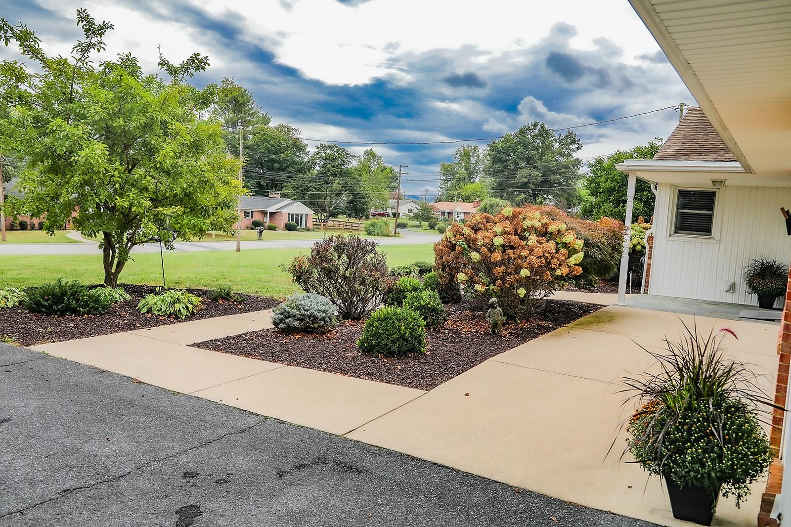 1525 TUCKAHOE RD, WAYNESBORO, Virginia 22980, 2 Bedrooms Bedrooms, ,2 BathroomsBathrooms,Residential,1525 TUCKAHOE RD,669629 MLS # 669629