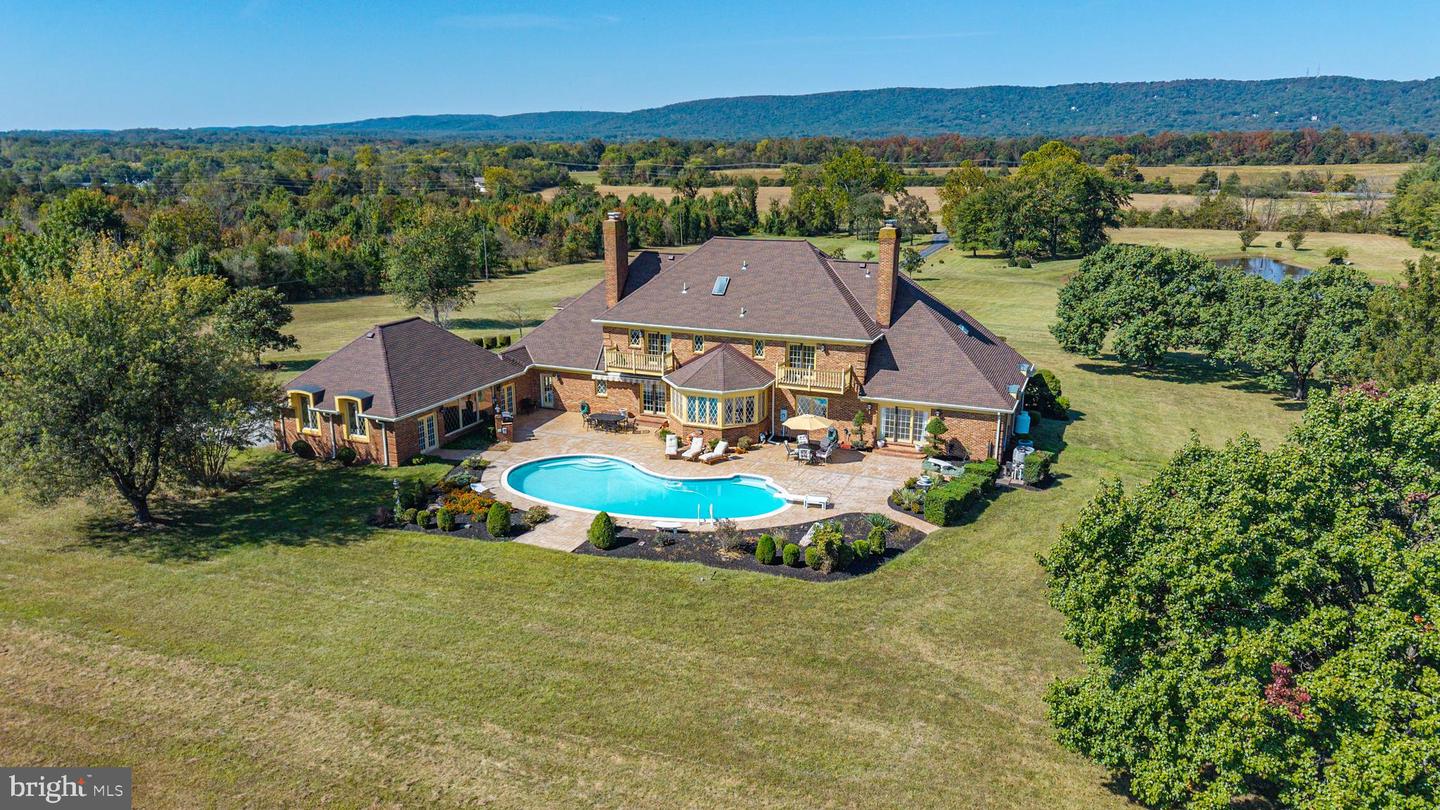 2821 INGRAM DR, HAYMARKET, Virginia 20169, 4 Bedrooms Bedrooms, ,6 BathroomsBathrooms,Residential,For sale,2821 INGRAM DR,VAPW2101748 MLS # VAPW2101748