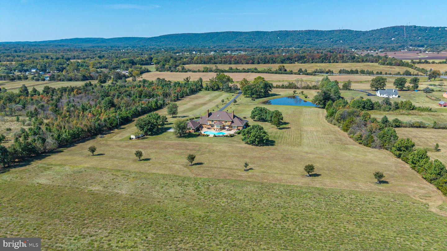 2821 INGRAM DR, HAYMARKET, Virginia 20169, 4 Bedrooms Bedrooms, ,6 BathroomsBathrooms,Residential,For sale,2821 INGRAM DR,VAPW2101748 MLS # VAPW2101748