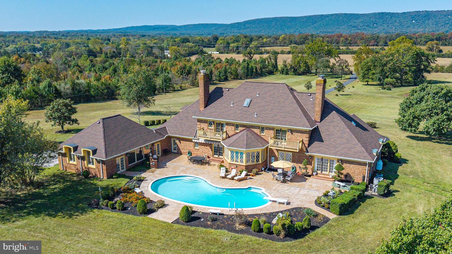 2821 INGRAM DR, HAYMARKET, Virginia 20169, 4 Bedrooms Bedrooms, ,6 BathroomsBathrooms,Residential,For sale,2821 INGRAM DR,VAPW2101748 MLS # VAPW2101748