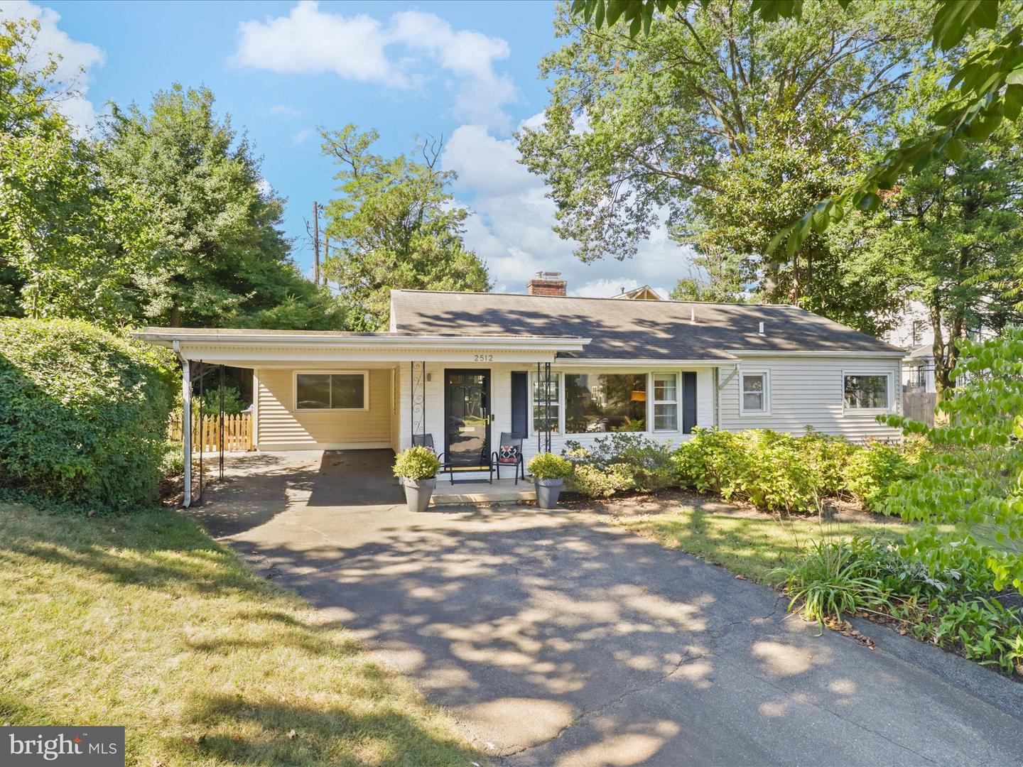 2512 N GRANADA ST, ARLINGTON, Virginia 22207, 3 Bedrooms Bedrooms, 10 Rooms Rooms,2 BathroomsBathrooms,Residential,For sale,2512 N GRANADA ST,VAAR2062452 MLS # VAAR2062452