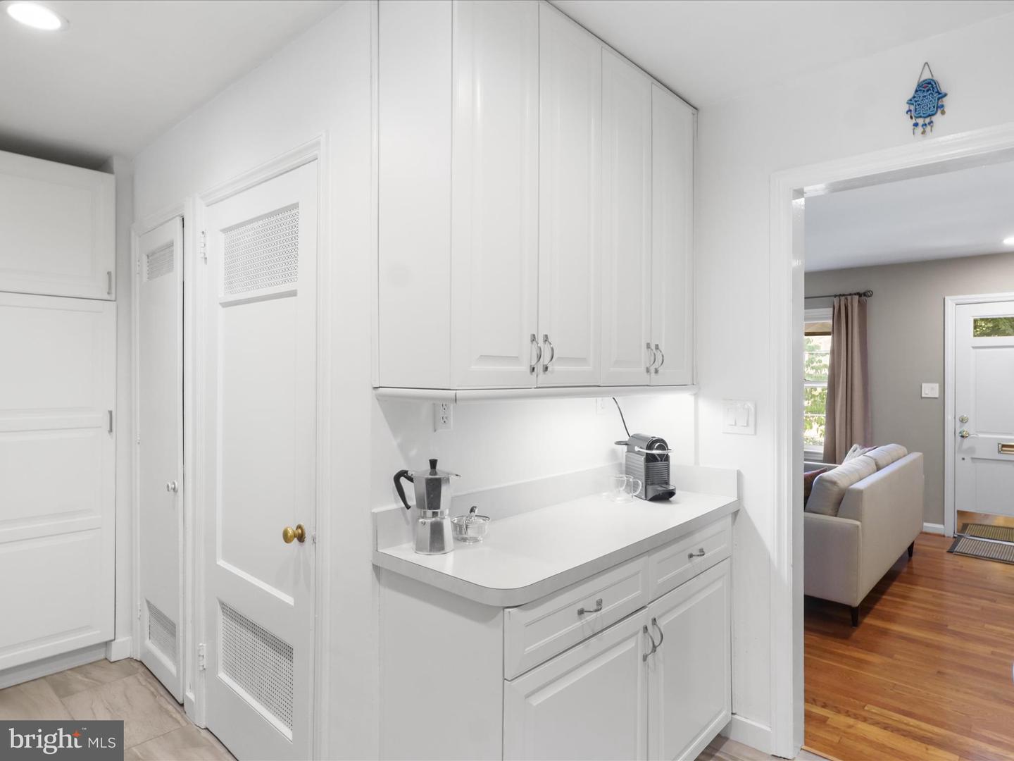 2512 N GRANADA ST, ARLINGTON, Virginia 22207, 3 Bedrooms Bedrooms, 10 Rooms Rooms,2 BathroomsBathrooms,Residential,For sale,2512 N GRANADA ST,VAAR2062452 MLS # VAAR2062452