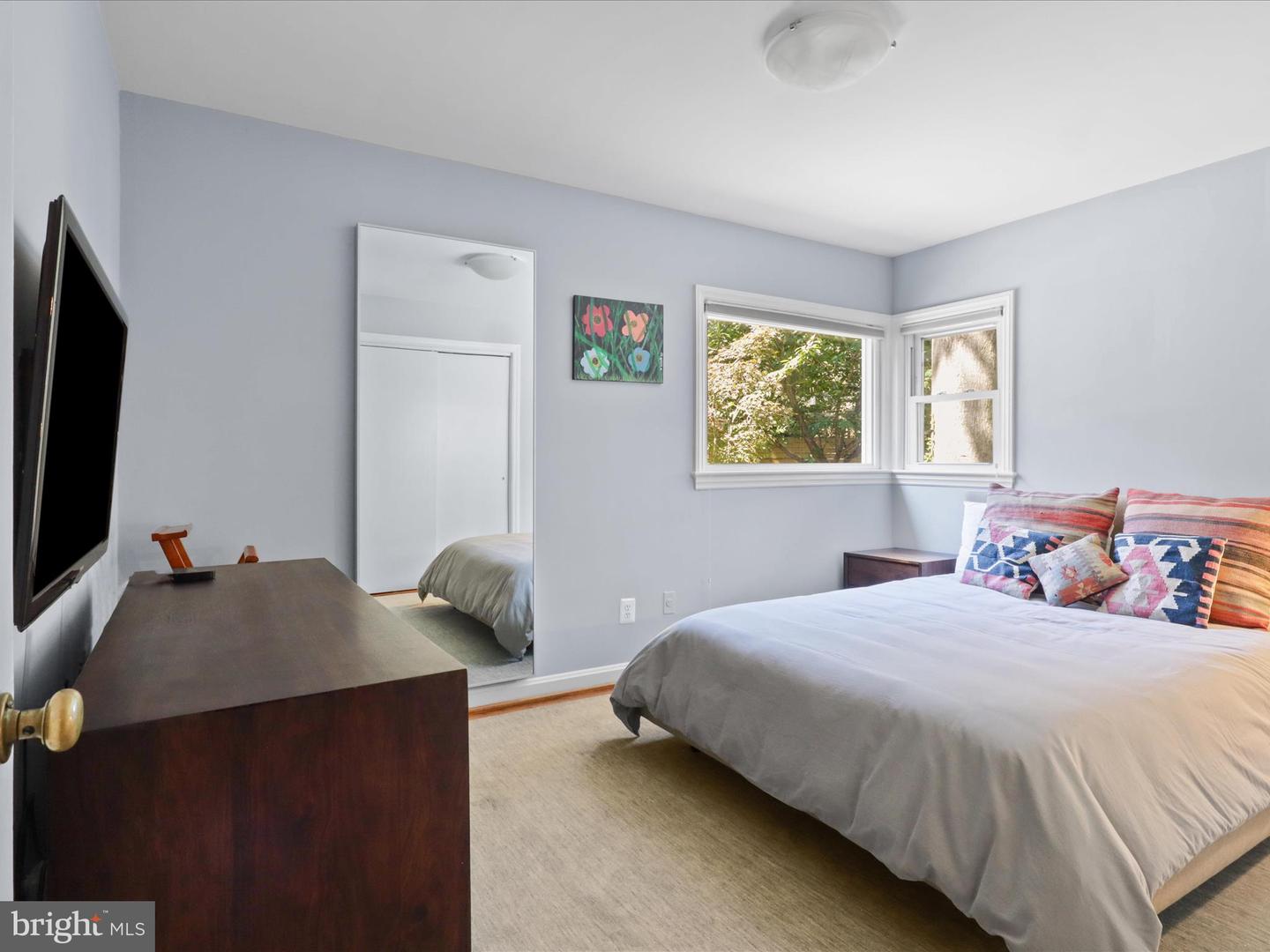 2512 N GRANADA ST, ARLINGTON, Virginia 22207, 3 Bedrooms Bedrooms, 10 Rooms Rooms,2 BathroomsBathrooms,Residential,For sale,2512 N GRANADA ST,VAAR2062452 MLS # VAAR2062452
