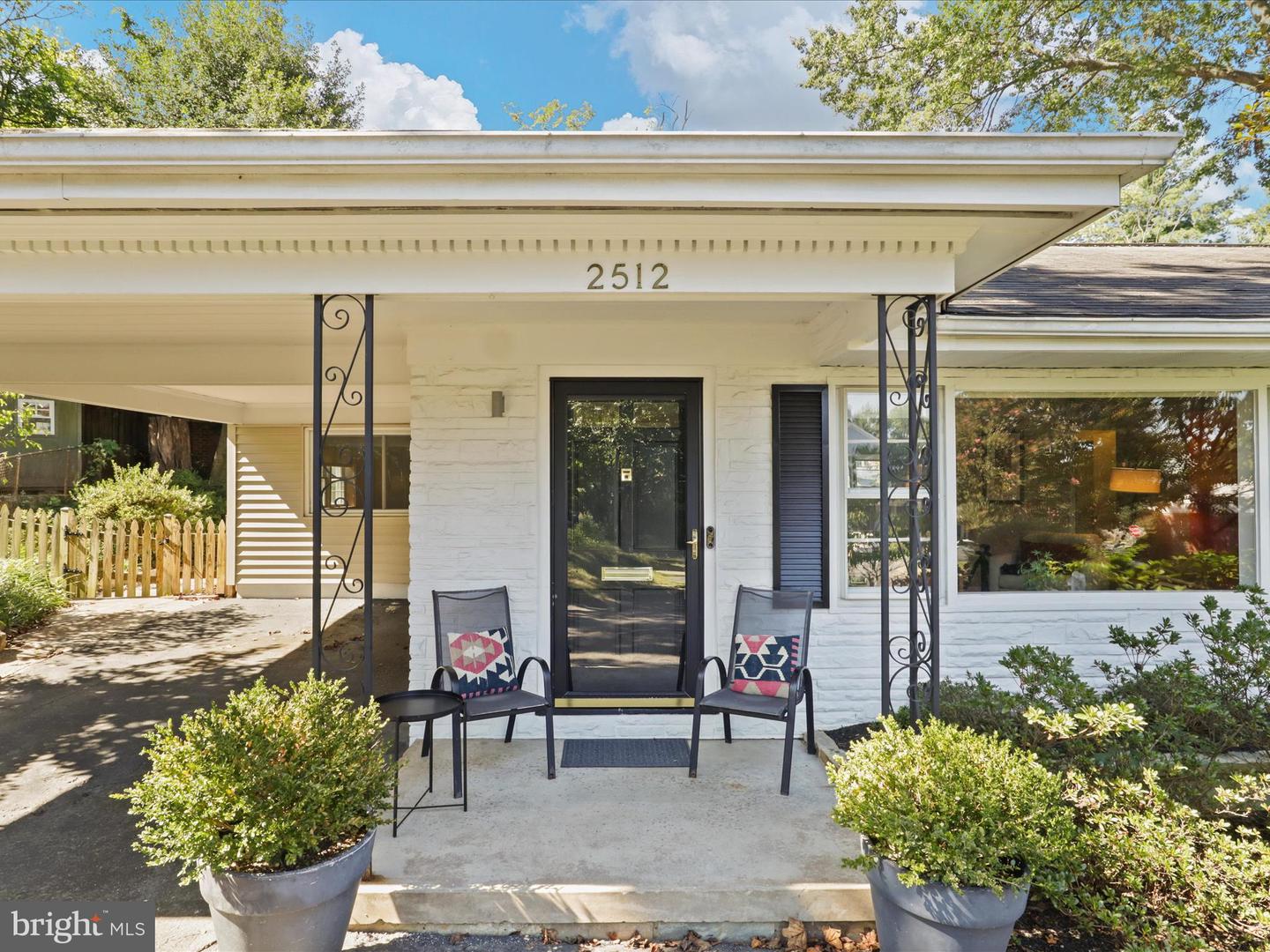 2512 N GRANADA ST, ARLINGTON, Virginia 22207, 3 Bedrooms Bedrooms, 10 Rooms Rooms,2 BathroomsBathrooms,Residential,For sale,2512 N GRANADA ST,VAAR2062452 MLS # VAAR2062452