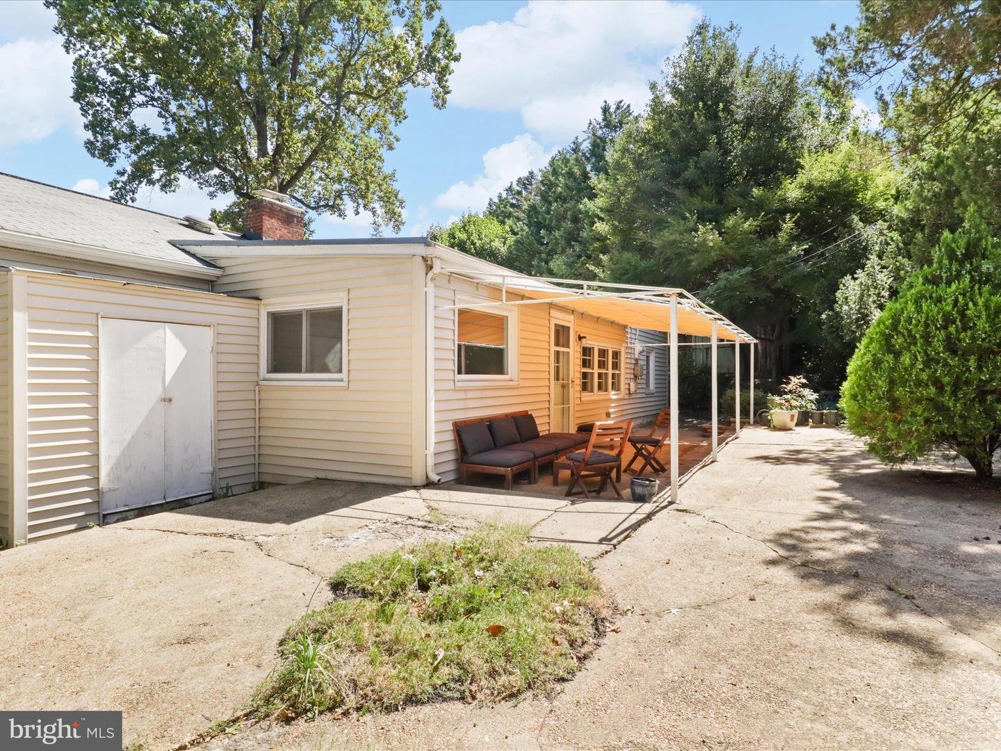 2512 N GRANADA ST, ARLINGTON, Virginia 22207, 3 Bedrooms Bedrooms, 10 Rooms Rooms,2 BathroomsBathrooms,Residential,For sale,2512 N GRANADA ST,VAAR2062452 MLS # VAAR2062452