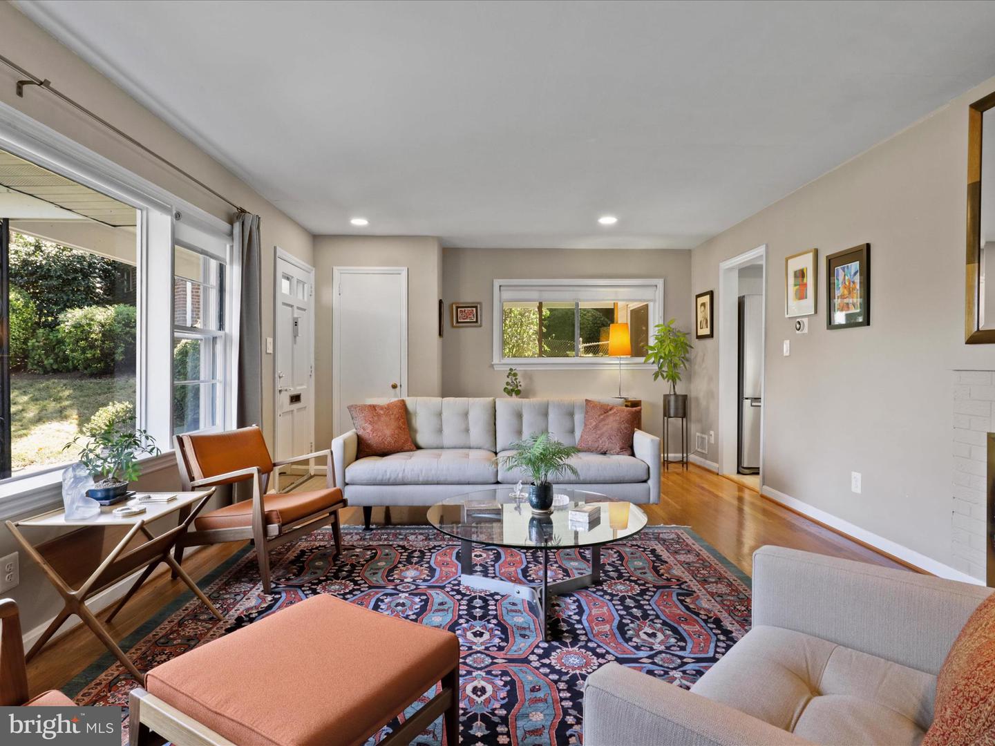 2512 N GRANADA ST, ARLINGTON, Virginia 22207, 3 Bedrooms Bedrooms, 10 Rooms Rooms,2 BathroomsBathrooms,Residential,For sale,2512 N GRANADA ST,VAAR2062452 MLS # VAAR2062452