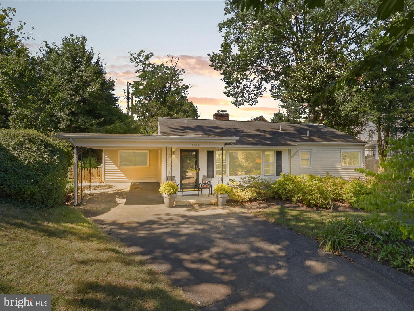 2512 N GRANADA ST, ARLINGTON, Virginia 22207, 3 Bedrooms Bedrooms, 10 Rooms Rooms,2 BathroomsBathrooms,Residential,For sale,2512 N GRANADA ST,VAAR2062452 MLS # VAAR2062452