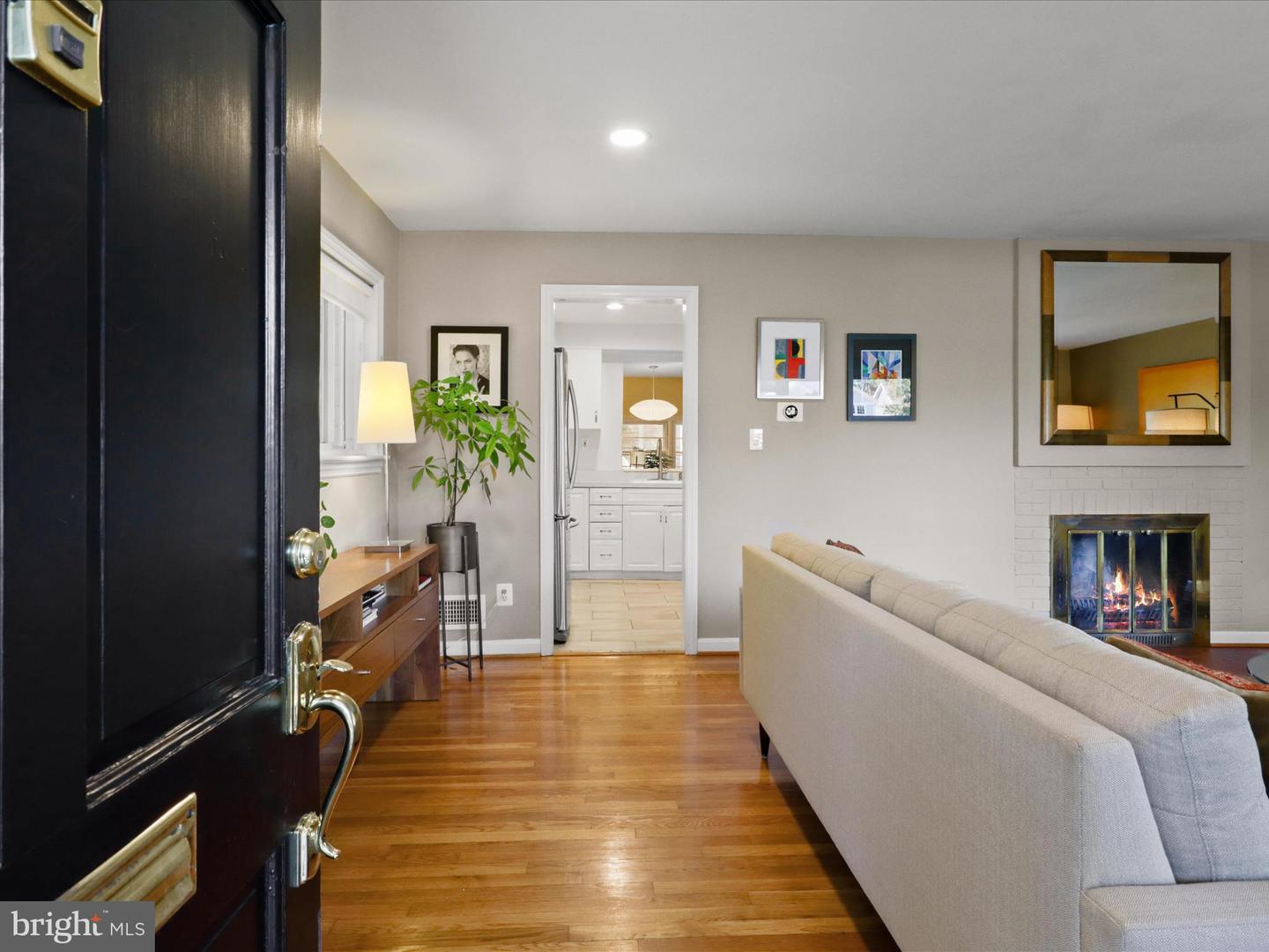 2512 N GRANADA ST, ARLINGTON, Virginia 22207, 3 Bedrooms Bedrooms, 10 Rooms Rooms,2 BathroomsBathrooms,Residential,For sale,2512 N GRANADA ST,VAAR2062452 MLS # VAAR2062452
