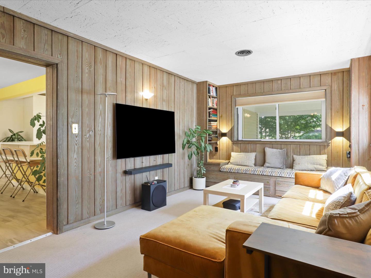 2512 N GRANADA ST, ARLINGTON, Virginia 22207, 3 Bedrooms Bedrooms, 10 Rooms Rooms,2 BathroomsBathrooms,Residential,For sale,2512 N GRANADA ST,VAAR2062452 MLS # VAAR2062452
