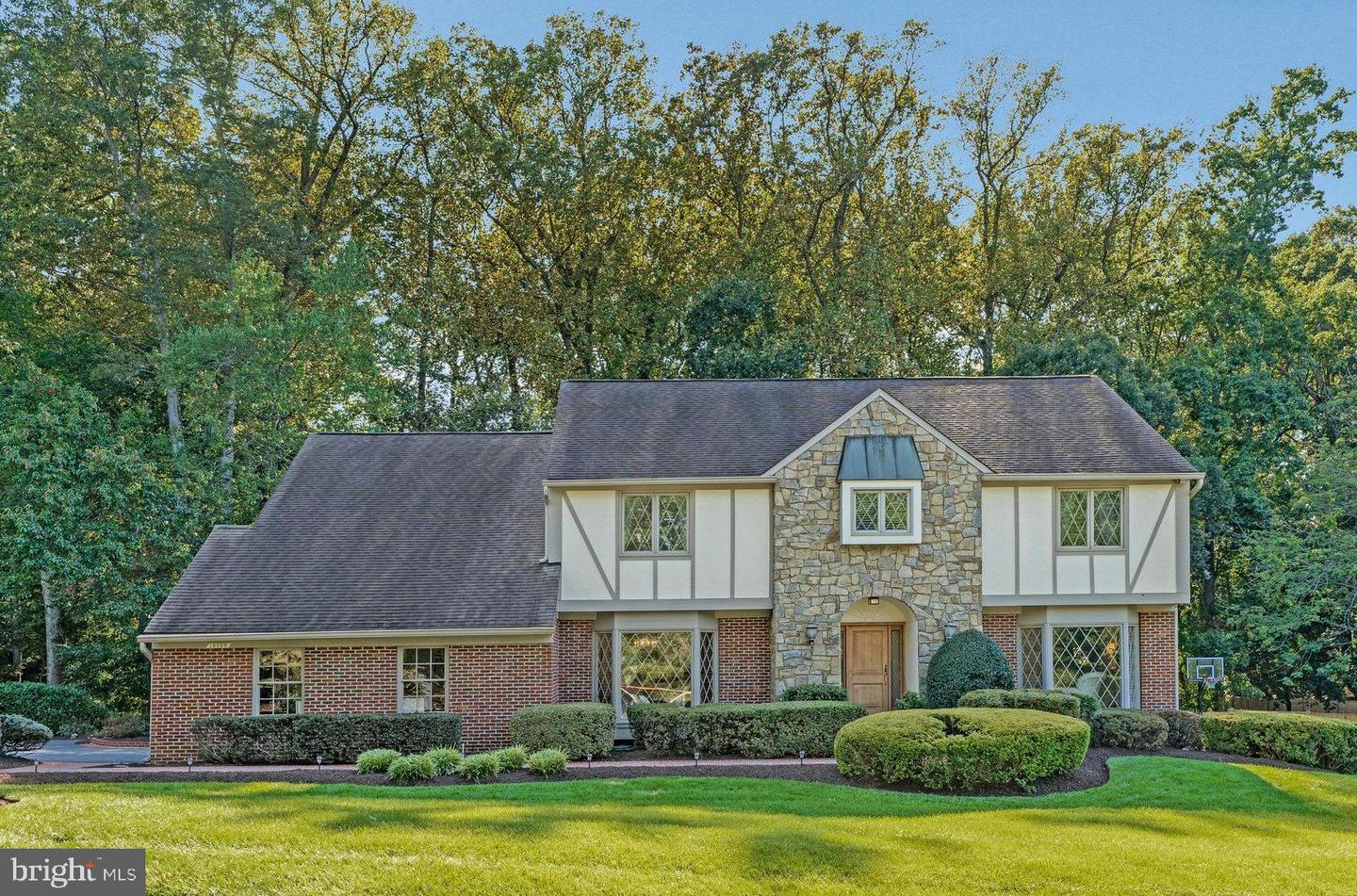 10309 HICKORY FOREST DR, OAKTON, Virginia 22124, 4 Bedrooms Bedrooms, ,3 BathroomsBathrooms,Residential,For sale,10309 HICKORY FOREST DR,VAFX2262226 MLS # VAFX2262226