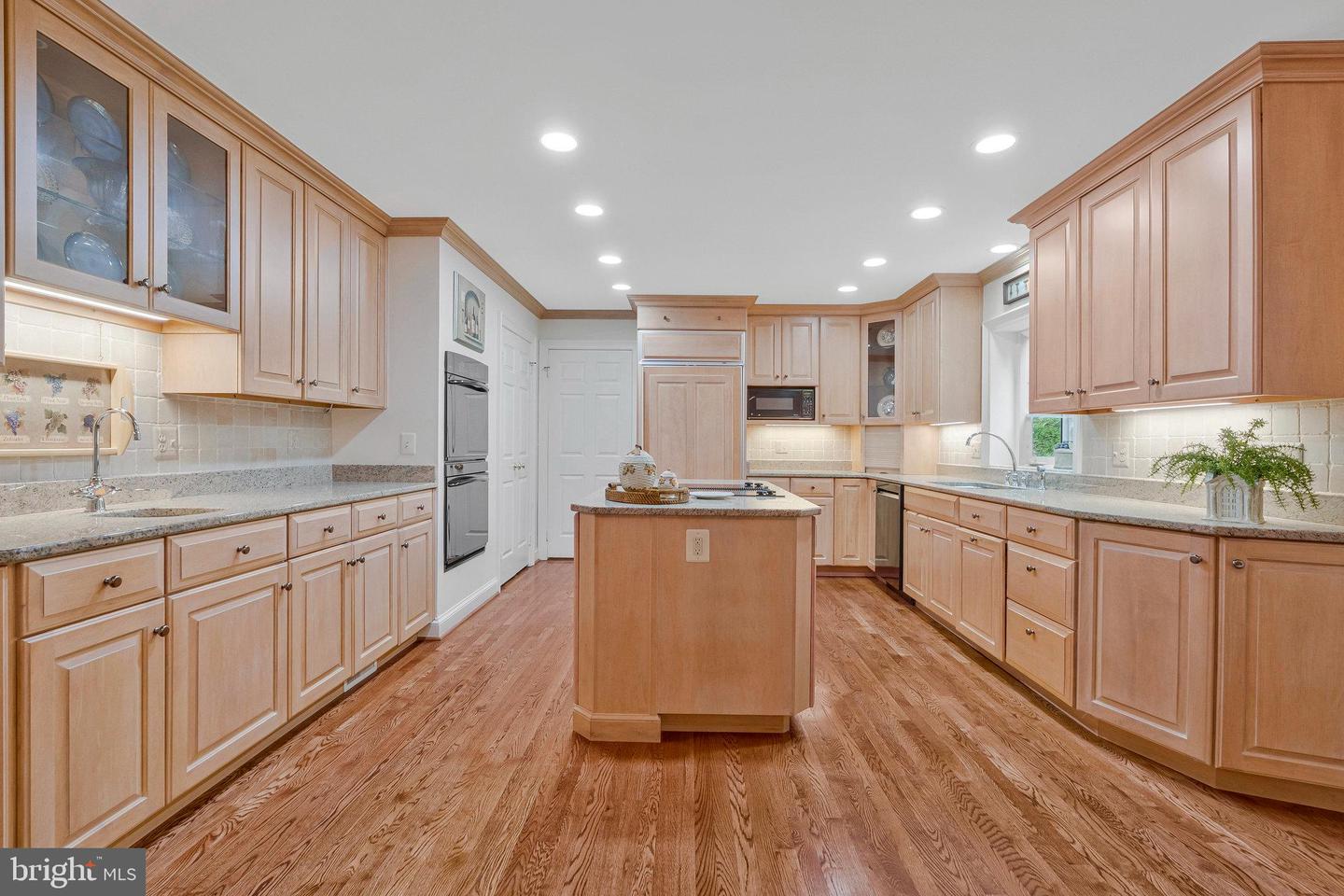 10309 HICKORY FOREST DR, OAKTON, Virginia 22124, 4 Bedrooms Bedrooms, ,3 BathroomsBathrooms,Residential,For sale,10309 HICKORY FOREST DR,VAFX2262226 MLS # VAFX2262226