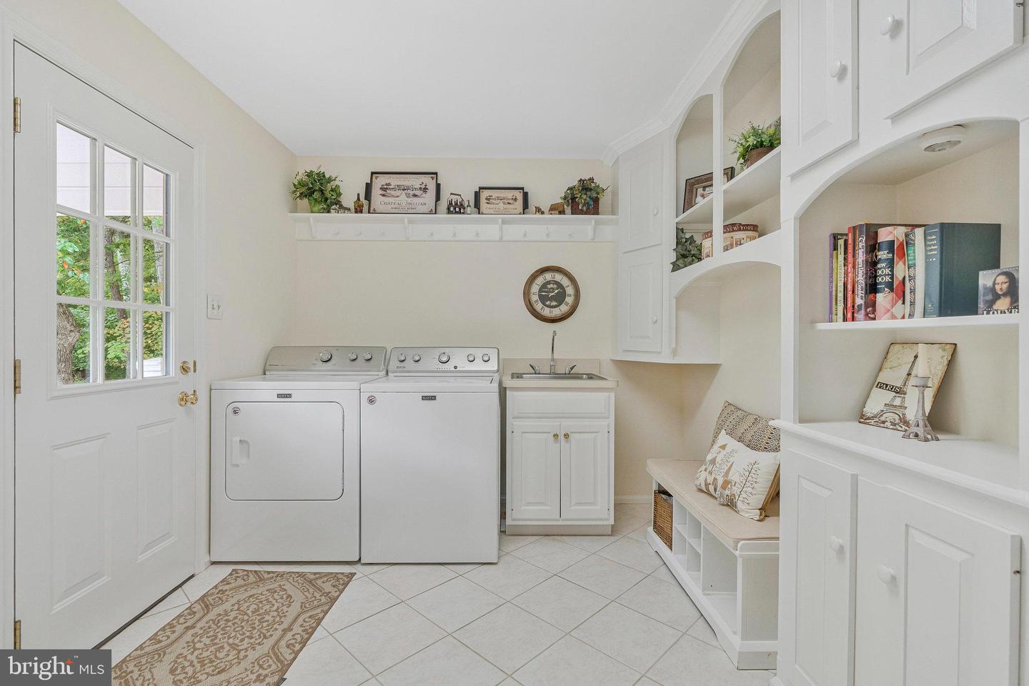 10309 HICKORY FOREST DR, OAKTON, Virginia 22124, 4 Bedrooms Bedrooms, ,3 BathroomsBathrooms,Residential,For sale,10309 HICKORY FOREST DR,VAFX2262226 MLS # VAFX2262226