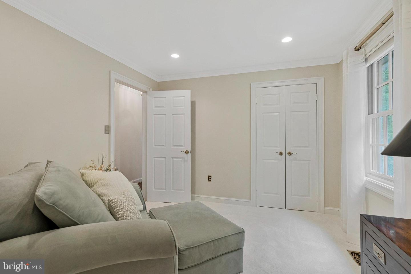 10309 HICKORY FOREST DR, OAKTON, Virginia 22124, 4 Bedrooms Bedrooms, ,3 BathroomsBathrooms,Residential,For sale,10309 HICKORY FOREST DR,VAFX2262226 MLS # VAFX2262226