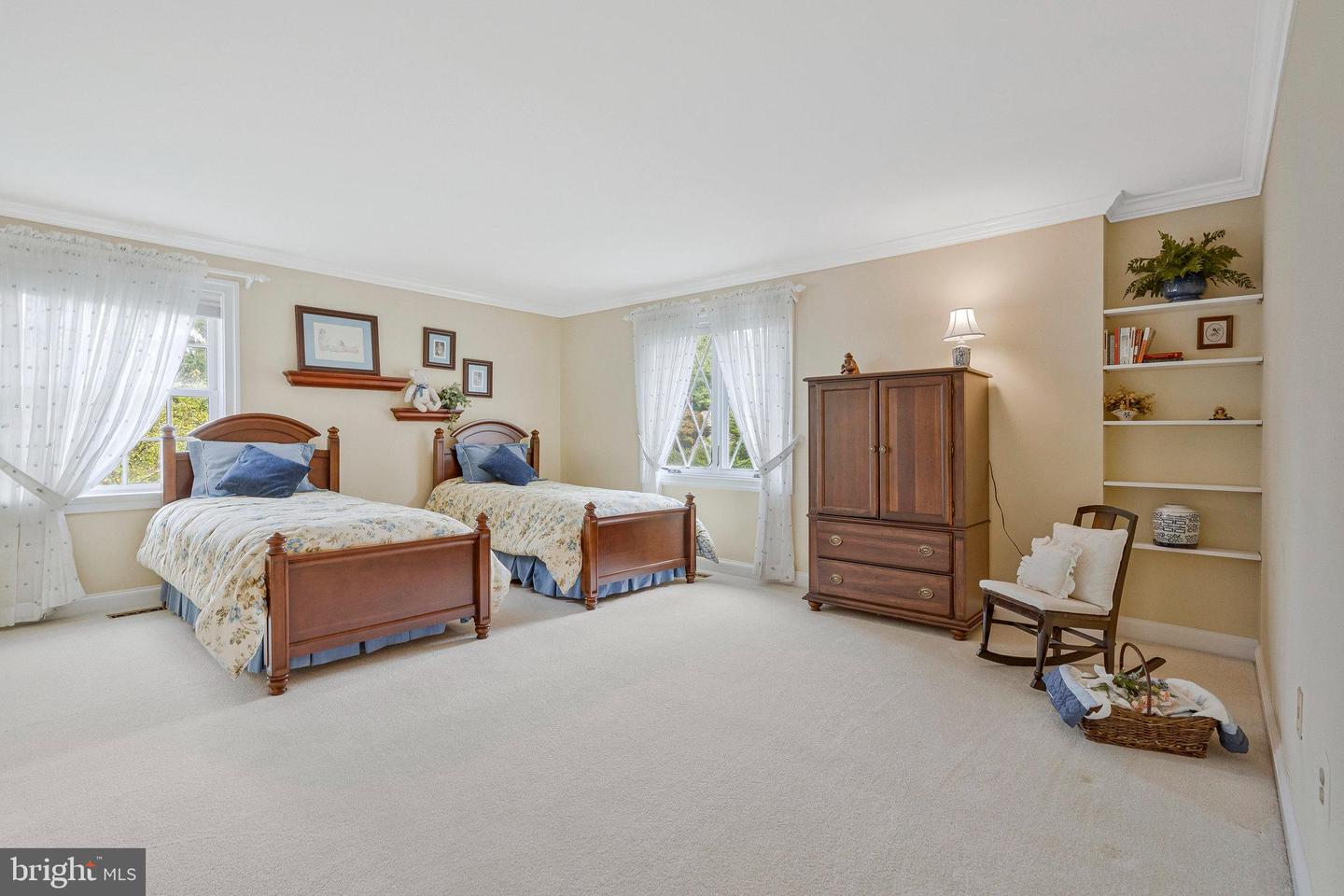 10309 HICKORY FOREST DR, OAKTON, Virginia 22124, 4 Bedrooms Bedrooms, ,3 BathroomsBathrooms,Residential,For sale,10309 HICKORY FOREST DR,VAFX2262226 MLS # VAFX2262226