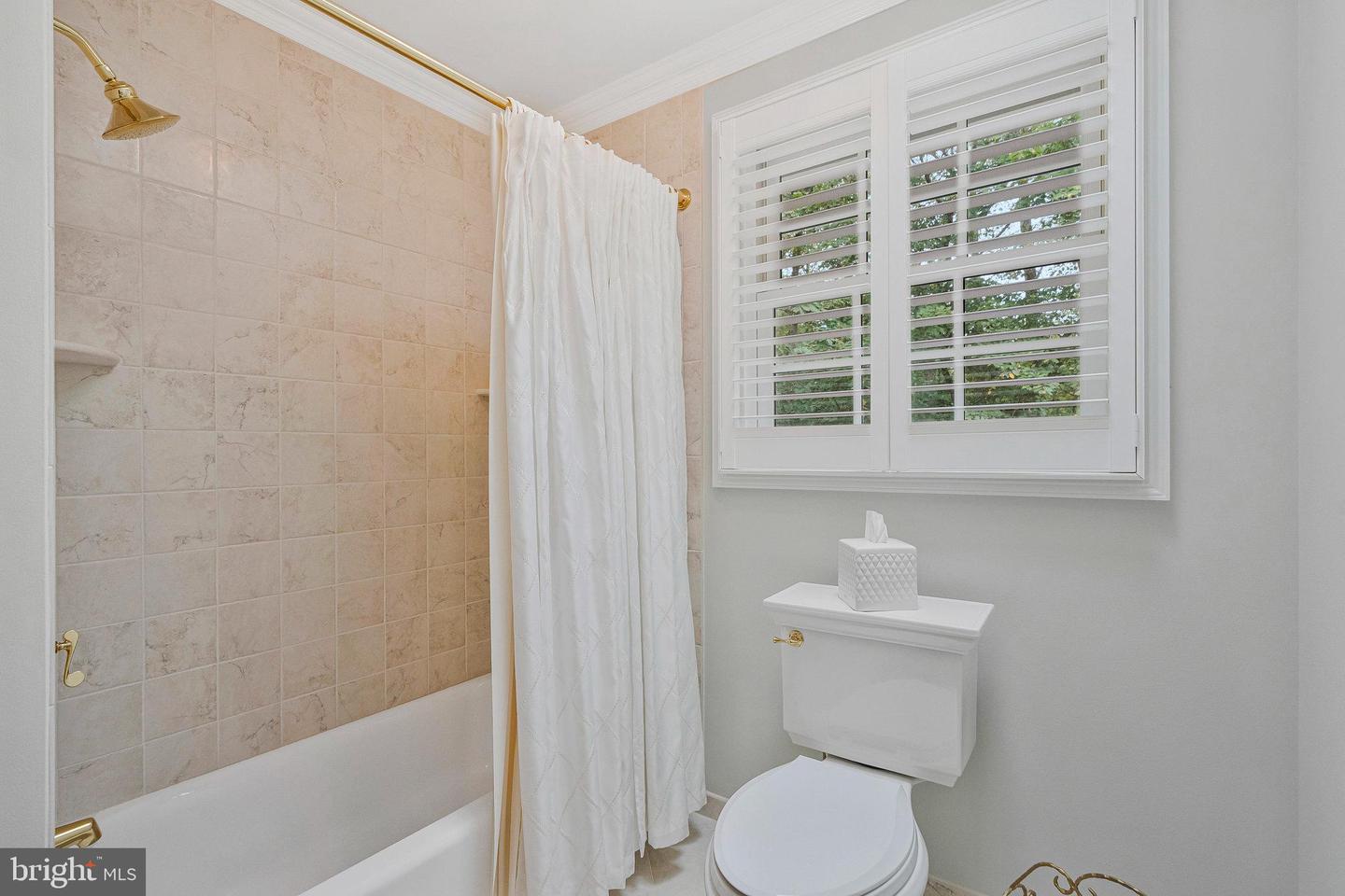 10309 HICKORY FOREST DR, OAKTON, Virginia 22124, 4 Bedrooms Bedrooms, ,3 BathroomsBathrooms,Residential,For sale,10309 HICKORY FOREST DR,VAFX2262226 MLS # VAFX2262226