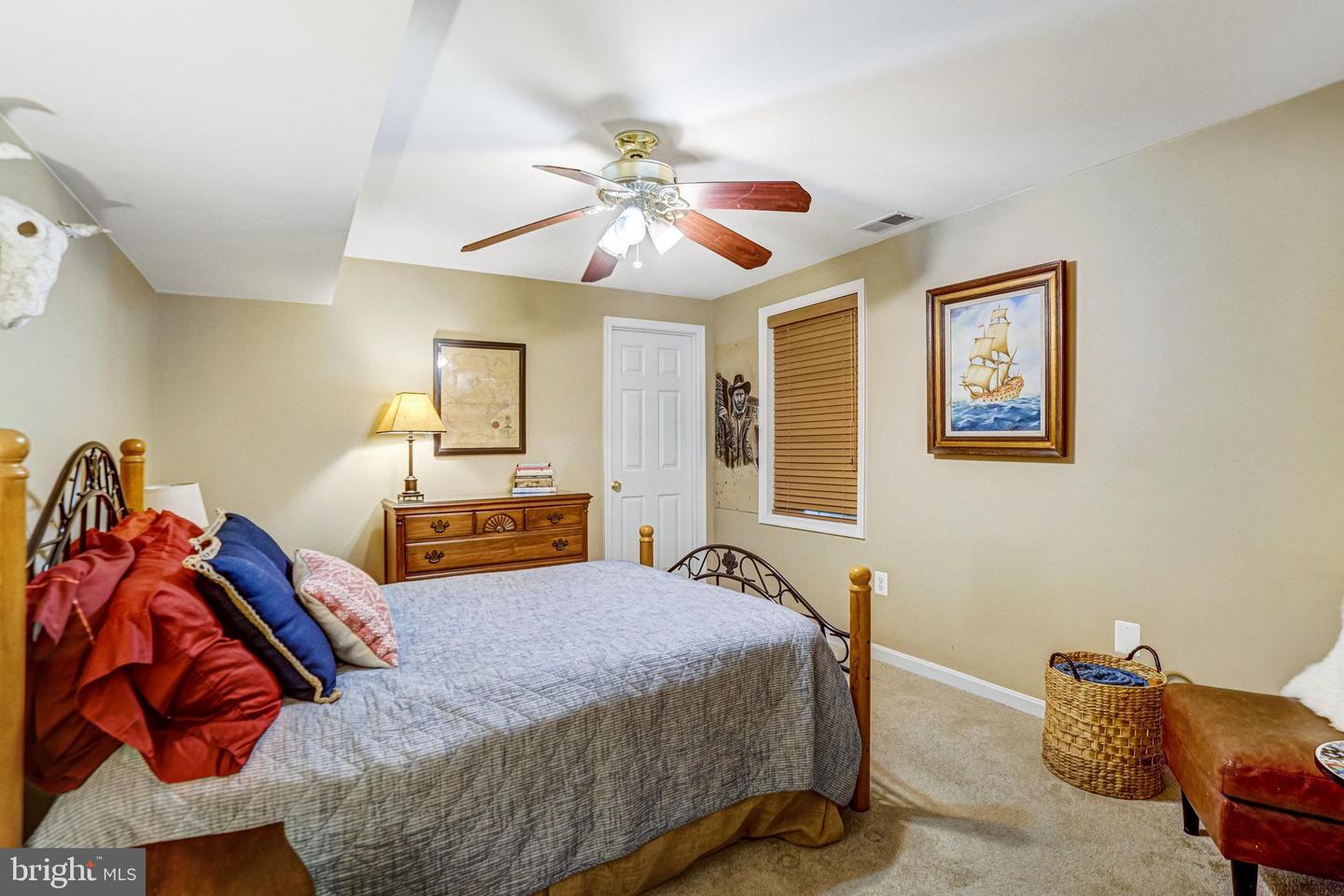 6815 BLUECURL CIR, SPRINGFIELD, Virginia 22152, 5 Bedrooms Bedrooms, 16 Rooms Rooms,3 BathroomsBathrooms,Residential,For sale,6815 BLUECURL CIR,VAFX2262270 MLS # VAFX2262270