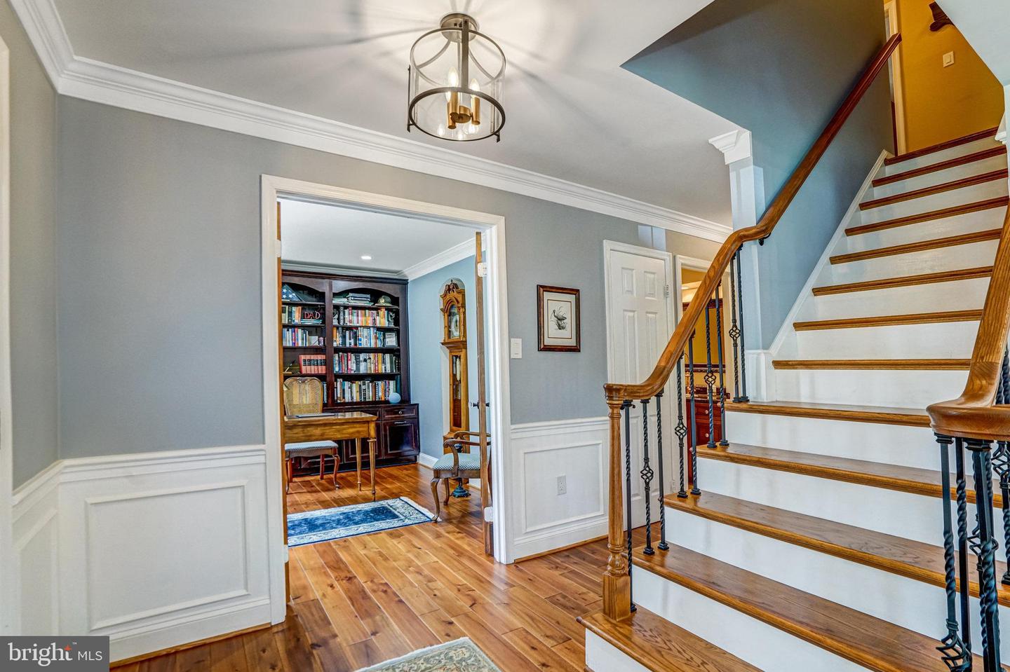 6815 BLUECURL CIR, SPRINGFIELD, Virginia 22152, 5 Bedrooms Bedrooms, 16 Rooms Rooms,3 BathroomsBathrooms,Residential,For sale,6815 BLUECURL CIR,VAFX2262270 MLS # VAFX2262270